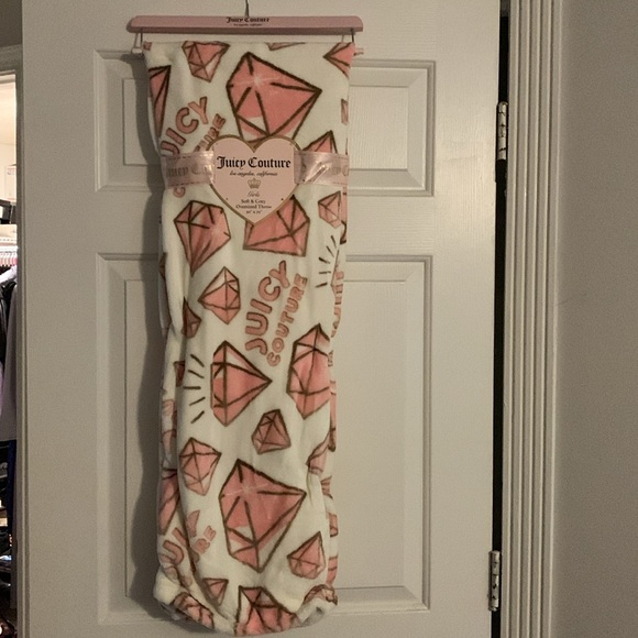 Juicy Couture Over-Sized Throw 50" x 70" - NWT - Picture 2 of 5